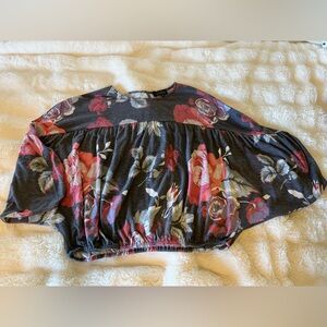 Used but in like-new condition! Lucky Brand batwing shirt